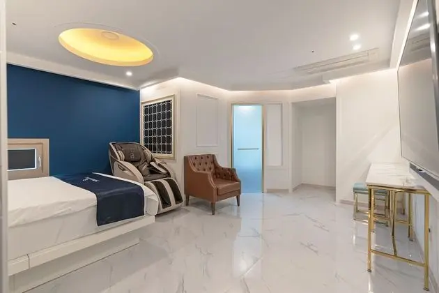 The Bay Hotel & Pool Villa