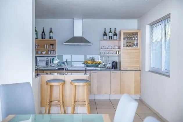 Bay Reflections - Luxury Serviced Apartments - Mutfak