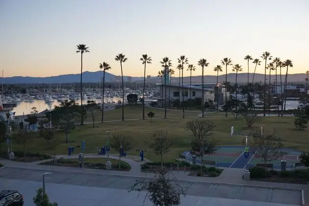 Bay Shores Peninsula Hotel