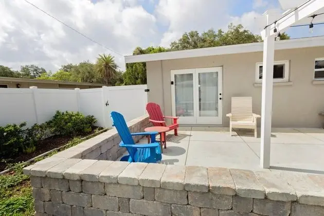 Bay Street Bungalow ~ Patio and Outdoor Play Area!