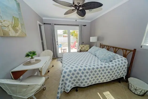 Bay Street Bungalow ~ Patio and Outdoor Play Area! - Oda