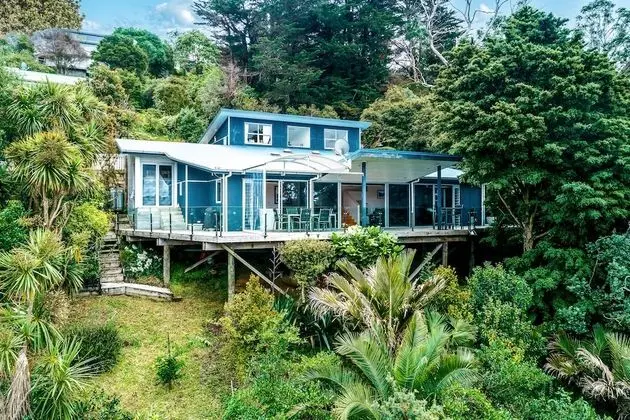 Bay View on Burrell - close to beaches