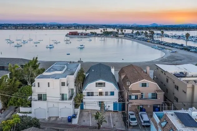 Bay View V by Avantstay Stylish Mission Beach Home on the Sand!