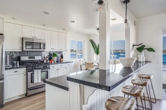 Bay View VI by Avantstay Stylish Mission Beach Home on the Sand! - Mutfak