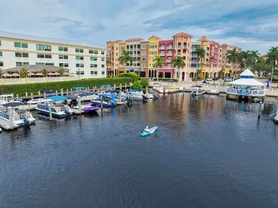 Bayfront Inn On Fifth Avenue - Dış Mekan