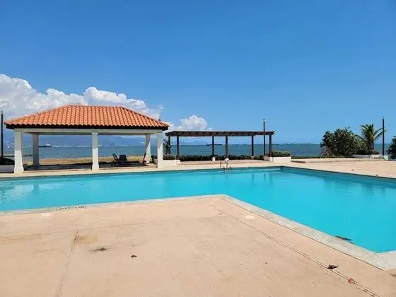 Bayfront Villas and Apt - Havuz