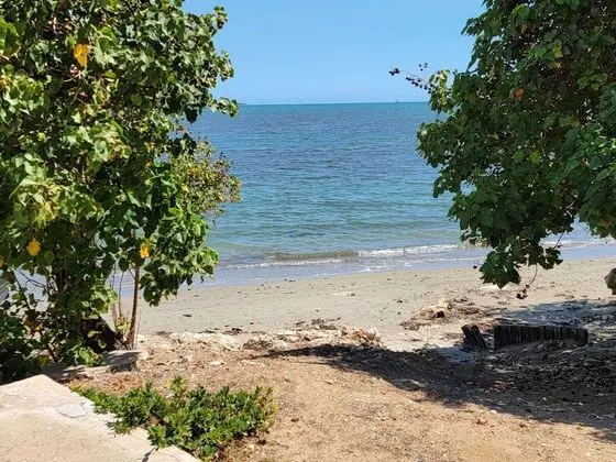 Bayfront Villas and Apt - Plaj
