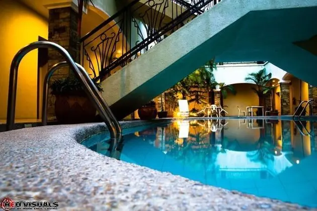 Bayfront Hotel Subic - Havuz