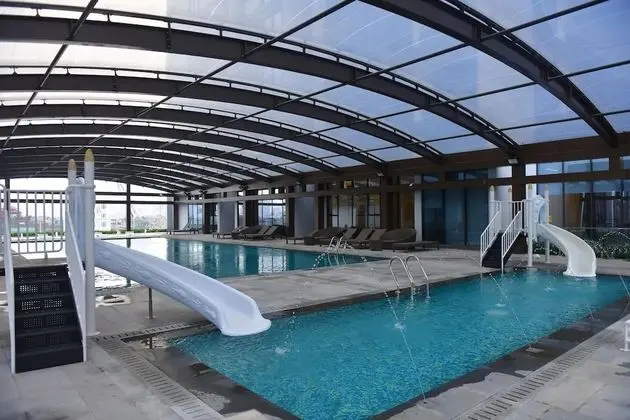 Bayhomes Metropolis Serviced Apartment - Havuz