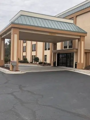 Baymont by Wyndham Fayetteville I-95 - Dış Mekan