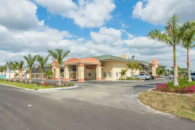 BAYMONT INN & SUITES PUNTA GORDA/PORT CHARLOTTE