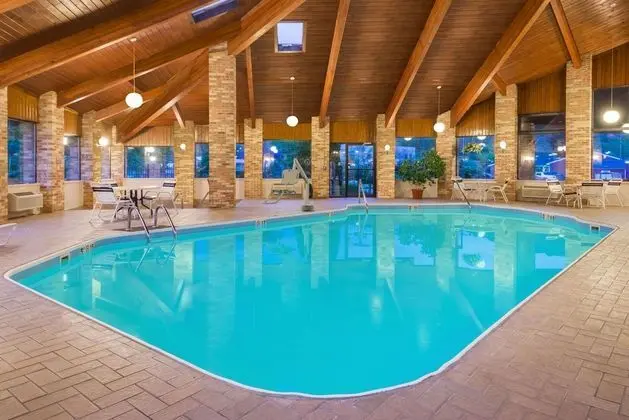 Baymont by Wyndham Athens - Havuz