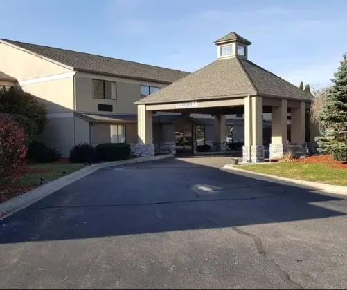 BAYMONT BY WYNDHAM BELLEVILLE AIRPORT AREA
