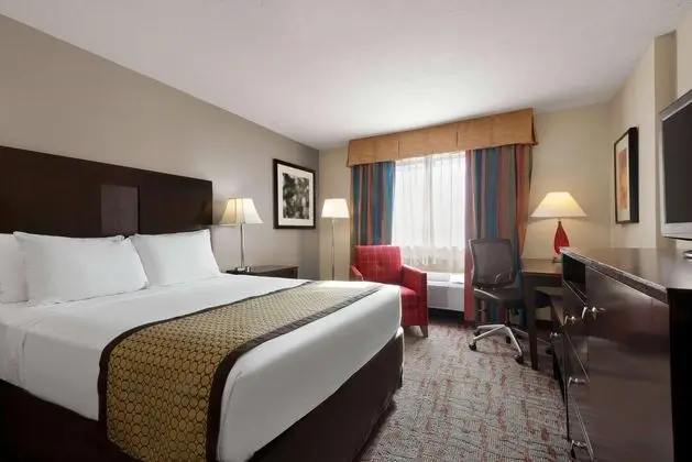 BAYMONT BY WYNDHAM BELLEVILLE AIRPORT AREA