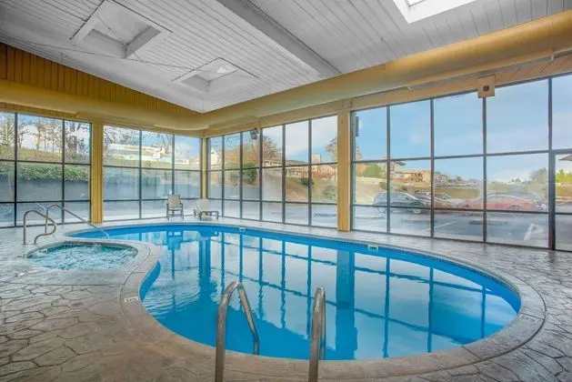 Baymont by Wyndham Branson - On the Strip - Havuz
