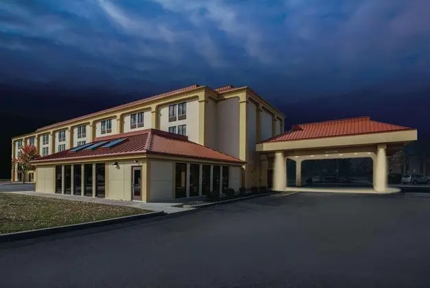Baymont by Wyndham Canton - Genel