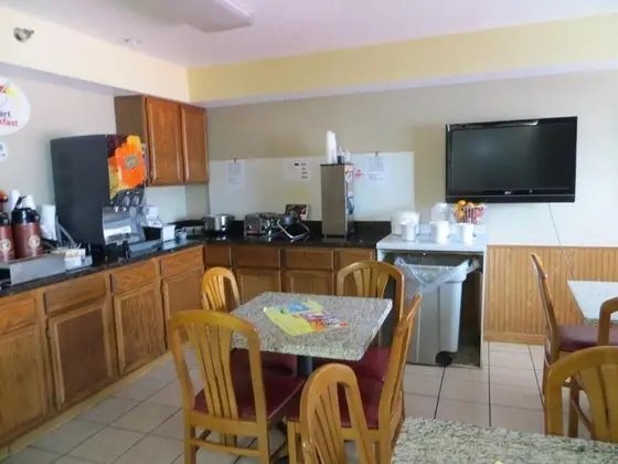Baymont by Wyndham Cedar Rapids - Genel