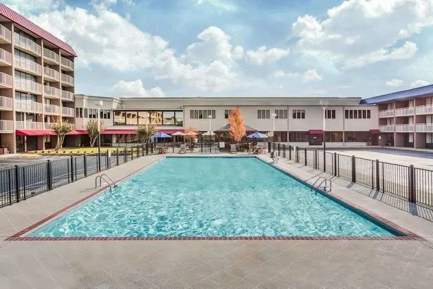 Baymont by Wyndham Fayetteville Fort Bragg Area - Havuz