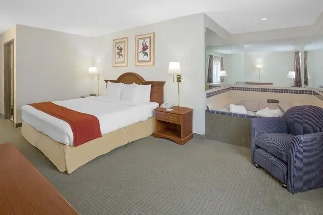 Baymont by Wyndham Freeport - Genel