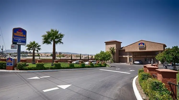 BAYMONT BY WYNDHAM HOLLISTER