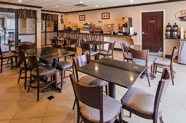 Baymont by Wyndham La Vergne - Yerinde Yemek
