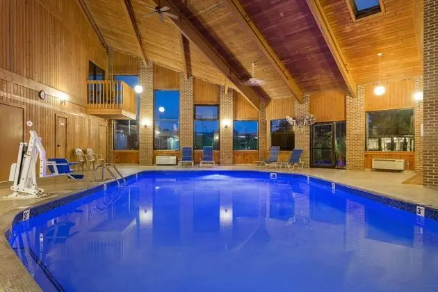 Baymont by Wyndham Lancaster - Havuz