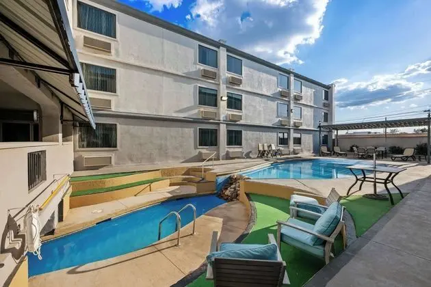 Baymont by Wyndham Lubbock Near Texas Tech - Havuz