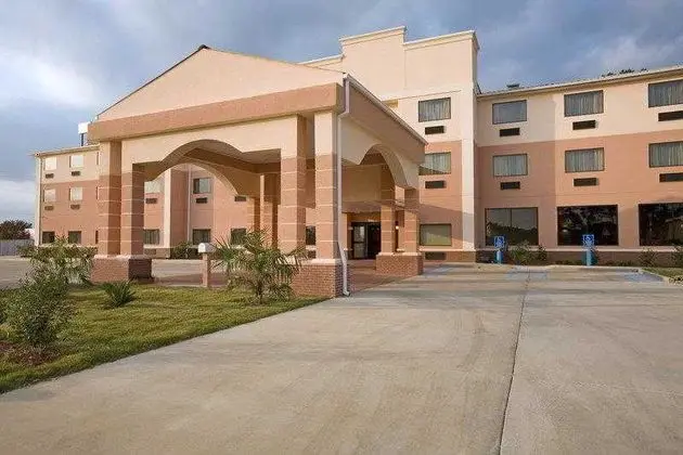 Baymont by Wyndham McComb