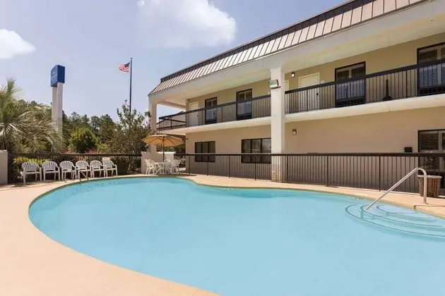 Baymont by Wyndham Orangeburg North - Havuz