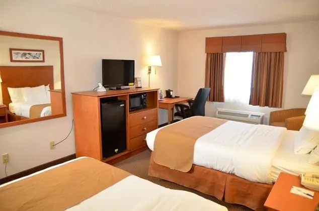 Baymont by Wyndham Port Huron - 1