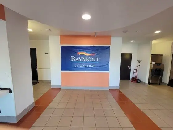 Baymont by Wyndham Williston - Lobi