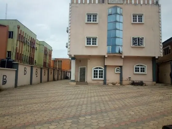 Bayse One Executive Suites and Bar - Dış Mekan