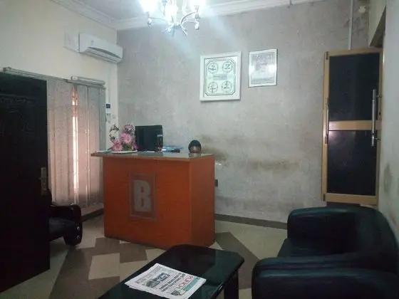 Bayse One Executive Suites and Bar - Lobi