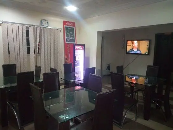 Bayse One Executive Suites and Bar - Yerinde Yemek