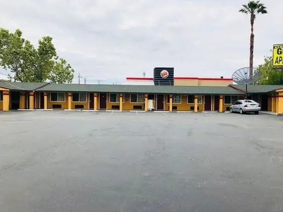 Bayshore Inn - Otopark