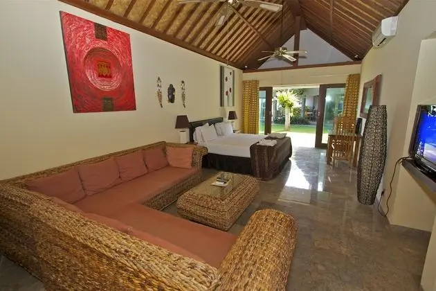 Bayshore Villas Candi Dasa - Oda
