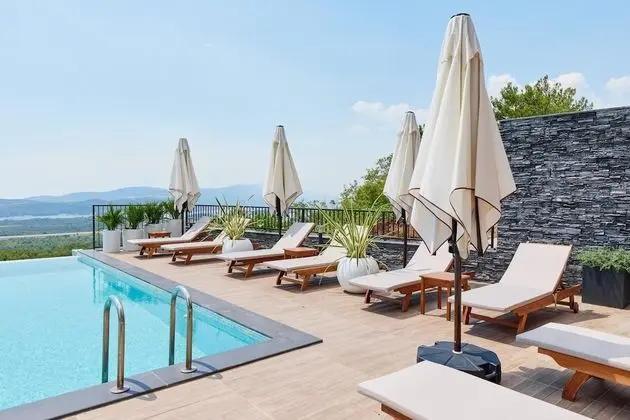 Bayview Hills Luxury Residences - Havuz