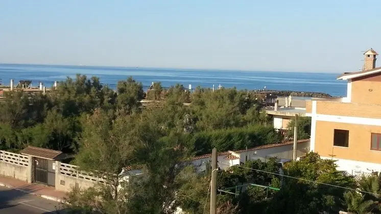 BB Fly and Beach - Genel