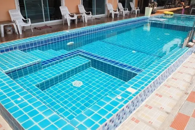 BB House Beach Residences - Havuz
