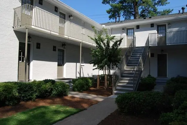 Bca1b No-contact Stays With Virtual Check-in and Park at Your Door Conveniences