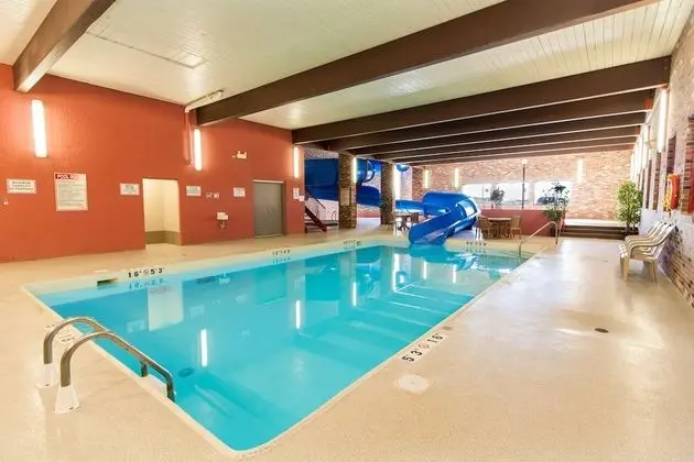 BCMInns Lloydminster - Havuz