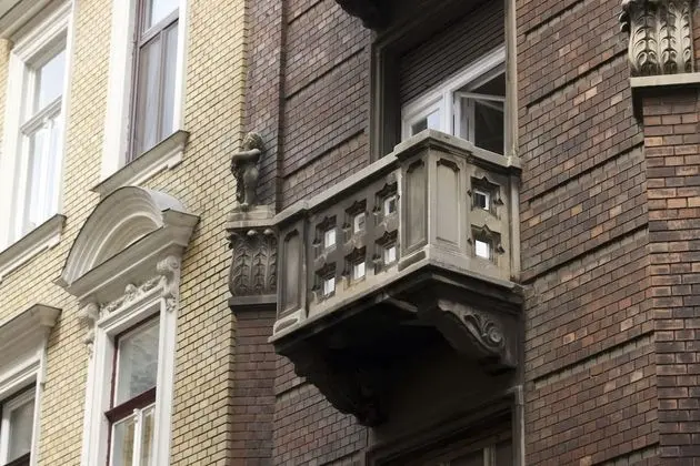 Be a Budapester 4