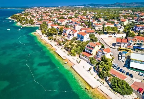 Beach Apartment Alenka Red