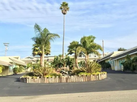 Beach Bungalows Inn & Suites