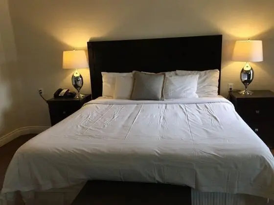 Beach Bungalows Inn & Suites