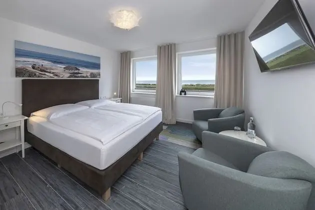 Beach Hotel California