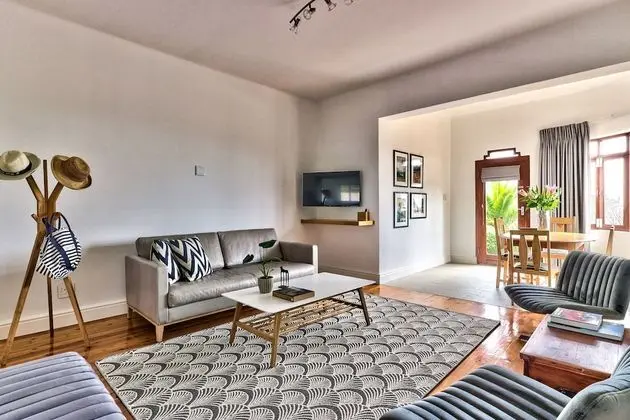 On the Beach in Camps Bay - Fully Equipped 2 Bedroom Apartment