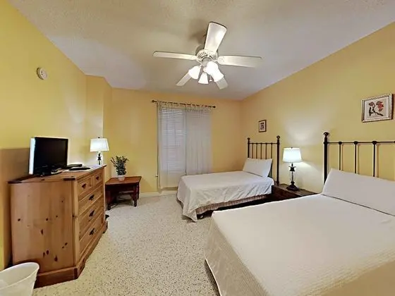 Beach Colony Resort East #2A - Oda