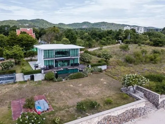 Beach Front 4 Bedroom Pool Villa RV