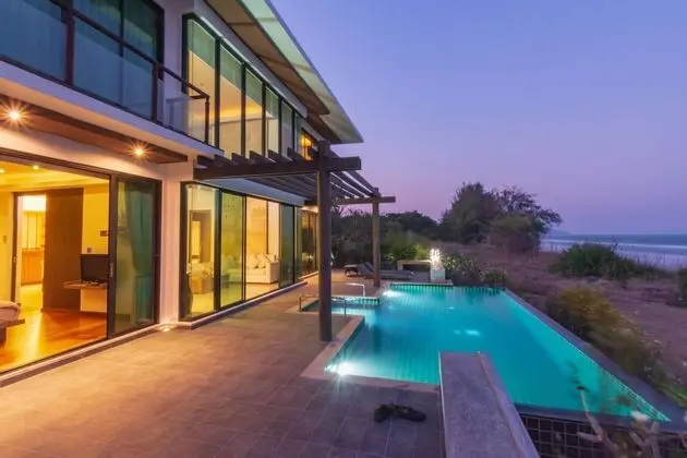 Beach Front 4 Bedroom Pool Villa RV